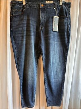 I & M Kylie Butt Lifting Skinny High rise Stretch Medium Wash Jeans size 22